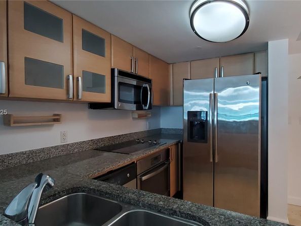 2101 Brickell Ave 1808, Miami FL 33129