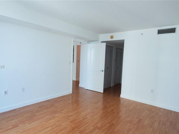 2101 Brickell Ave 1808, Miami FL 33129