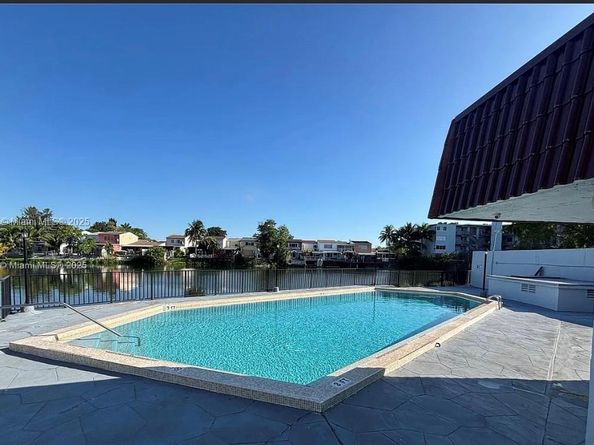 1335 W 68th St 308, Hialeah FL 33014