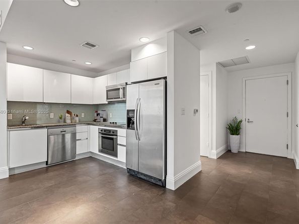 1050 Brickell Ave 1006, Miami FL 33131