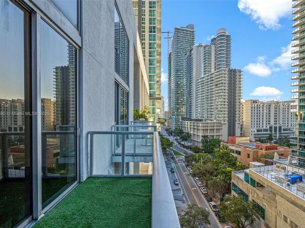1050 Brickell Ave 1006, Miami FL 33131