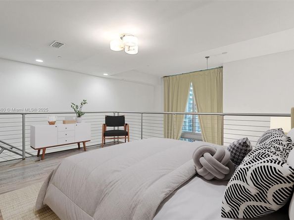 1050 Brickell Ave 1006, Miami FL 33131