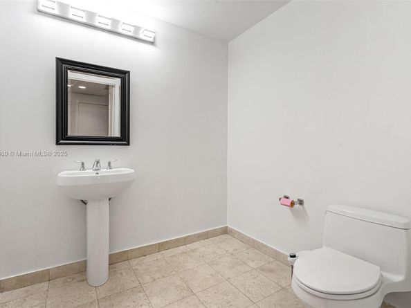 1050 Brickell Ave 1006, Miami FL 33131