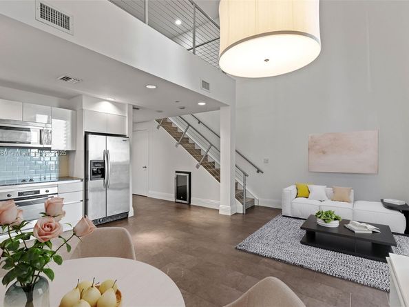 1050 Brickell Ave 1006, Miami FL 33131