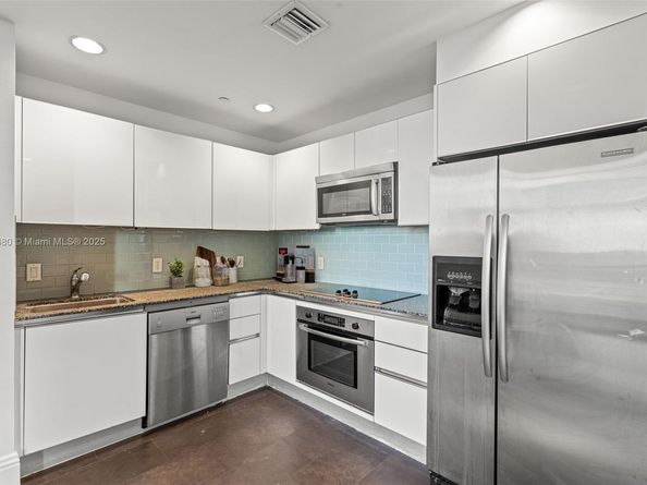 1050 Brickell Ave 1006, Miami FL 33131