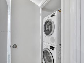 90 Edgewater Dr 624, Coral Gables FL 33133