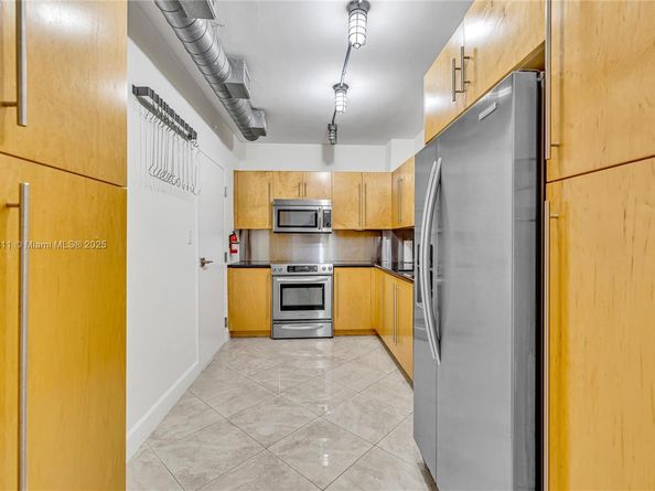 90 Edgewater Dr 624, Coral Gables FL 33133