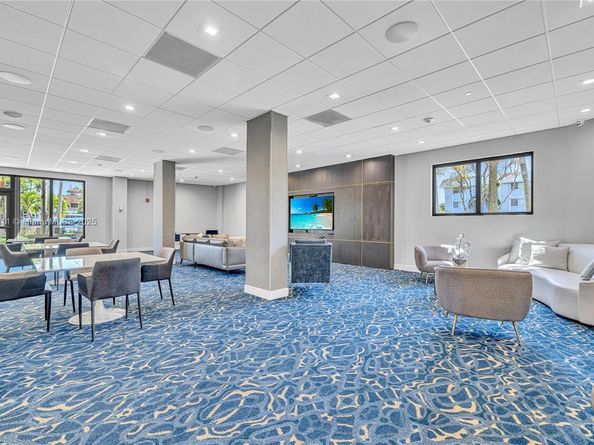 90 Edgewater Dr 624, Coral Gables FL 33133