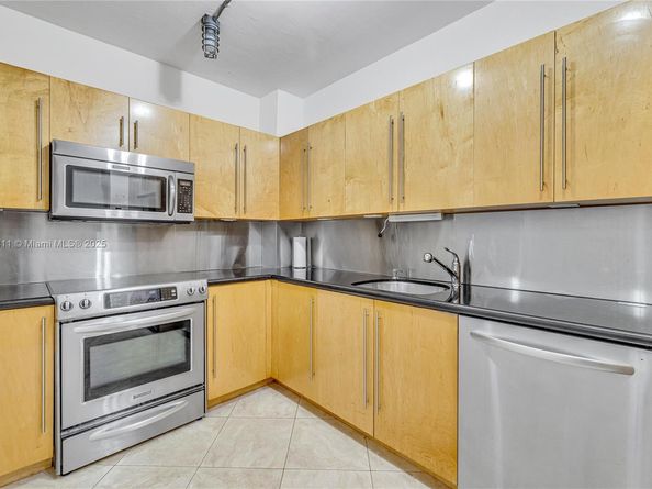 90 Edgewater Dr 624, Coral Gables FL 33133