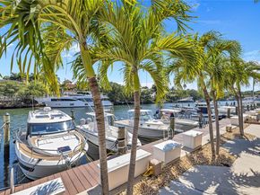 90 Edgewater Dr 624, Coral Gables FL 33133