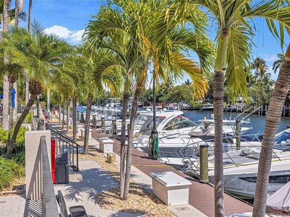 90 Edgewater Dr 624, Coral Gables FL 33133