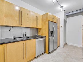 90 Edgewater Dr 624, Coral Gables FL 33133