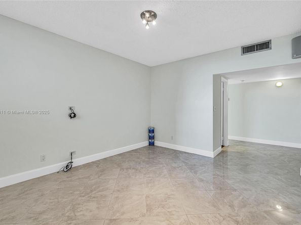 90 Edgewater Dr 624, Coral Gables FL 33133