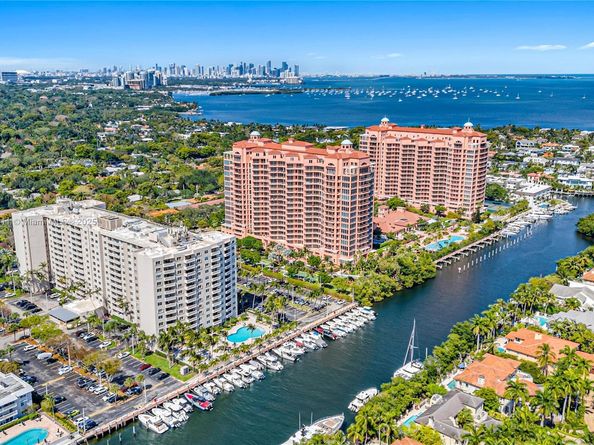 90 Edgewater Dr 624, Coral Gables FL 33133