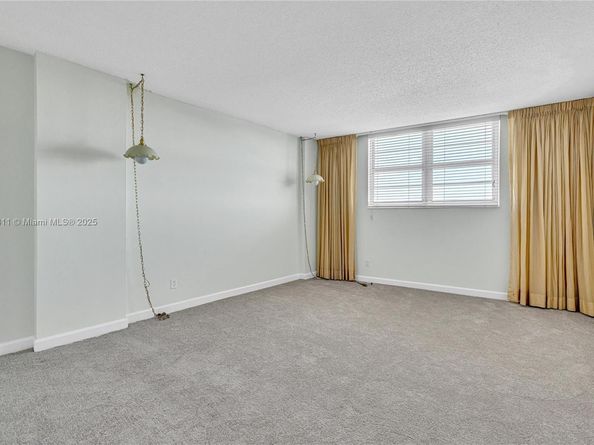 90 Edgewater Dr 624, Coral Gables FL 33133