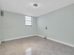 90 Edgewater Dr 624, Coral Gables FL 33133