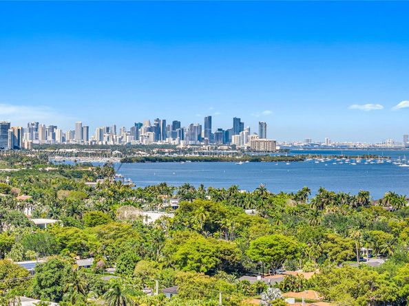 90 Edgewater Dr 624, Coral Gables FL 33133