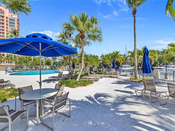 90 Edgewater Dr 624, Coral Gables FL 33133