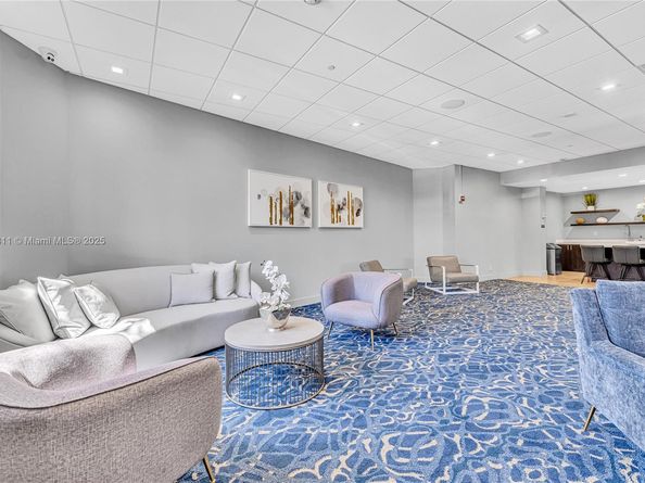 90 Edgewater Dr 624, Coral Gables FL 33133