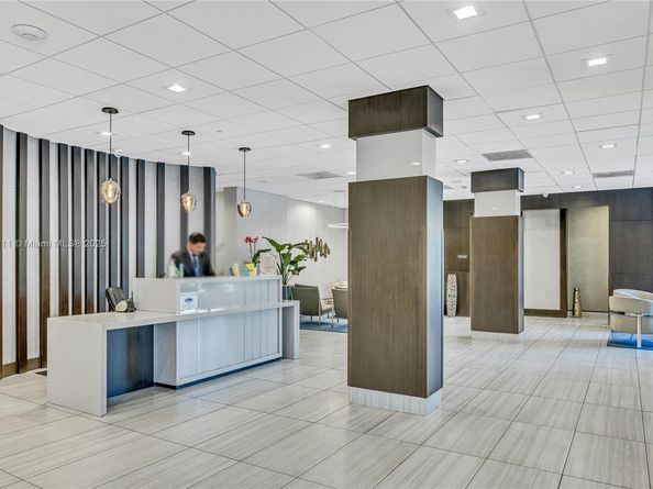 90 Edgewater Dr 624, Coral Gables FL 33133