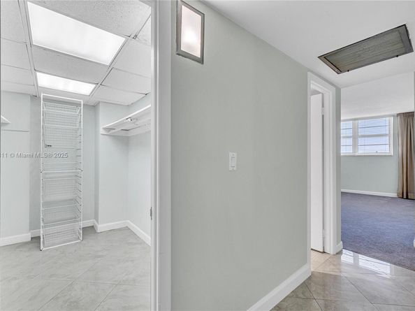 90 Edgewater Dr 624, Coral Gables FL 33133