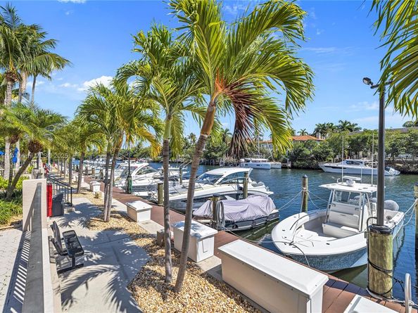 90 Edgewater Dr 624, Coral Gables FL 33133