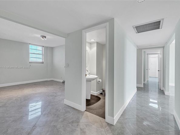 90 Edgewater Dr 624, Coral Gables FL 33133