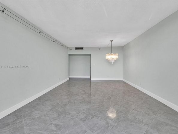 90 Edgewater Dr 624, Coral Gables FL 33133