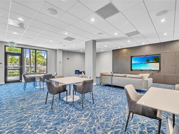 90 Edgewater Dr 624, Coral Gables FL 33133