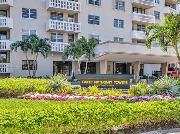 90 Edgewater Dr 624, Coral Gables FL 33133