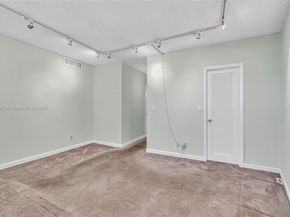 90 Edgewater Dr 624, Coral Gables FL 33133