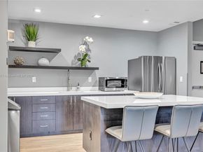 90 Edgewater Dr 624, Coral Gables FL 33133