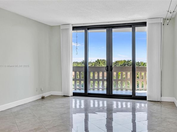 90 Edgewater Dr 624, Coral Gables FL 33133