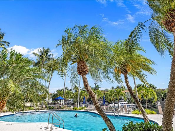 90 Edgewater Dr 624, Coral Gables FL 33133