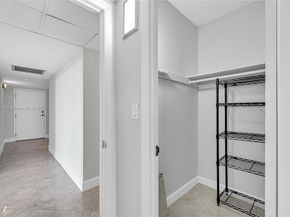 90 Edgewater Dr 624, Coral Gables FL 33133