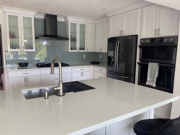 8841 SW 54th St, Miami FL 33165