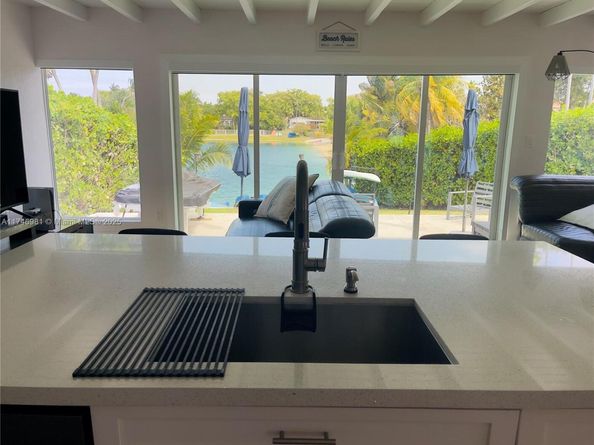 8841 SW 54th St, Miami FL 33165