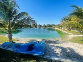 8841 SW 54th St, Miami FL 33165