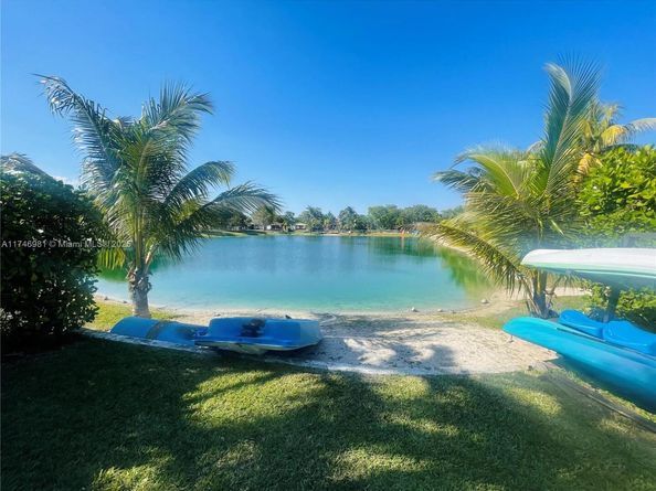 8841 SW 54th St, Miami FL 33165