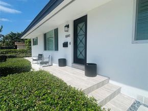 8841 SW 54th St, Miami FL 33165