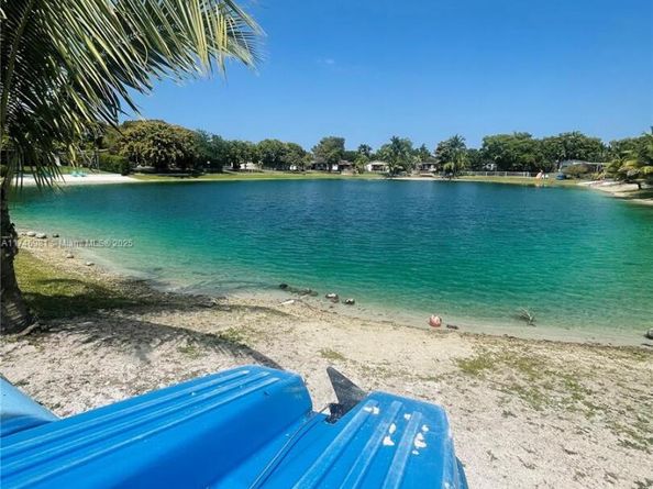 8841 SW 54th St, Miami FL 33165