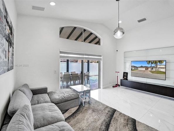 4955 SW 33rd Ave, Hollywood FL 33312