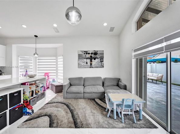 4955 SW 33rd Ave, Hollywood FL 33312