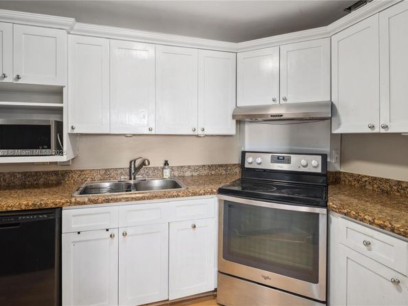 401 Golden Isles Dr 1012, Hallandale Beach FL 33009