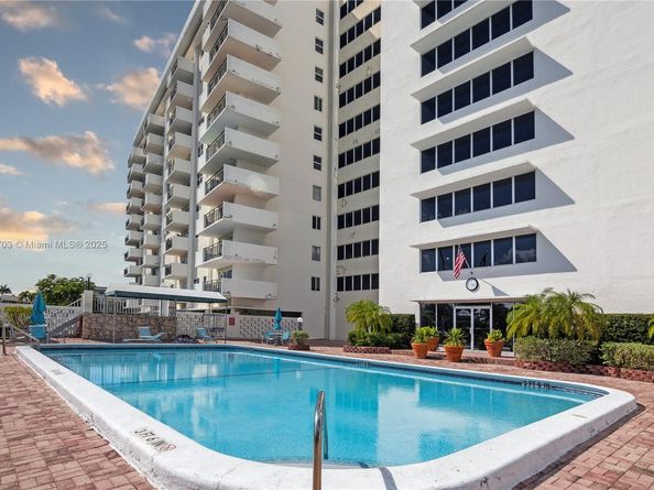 401 Golden Isles Dr 1012, Hallandale Beach FL 33009