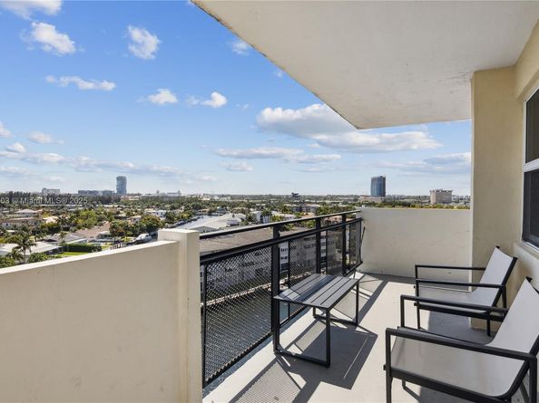 401 Golden Isles Dr 1012, Hallandale Beach FL 33009