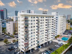 401 Golden Isles Dr 1012, Hallandale Beach FL 33009