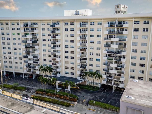 401 Golden Isles Dr 1012, Hallandale Beach FL 33009
