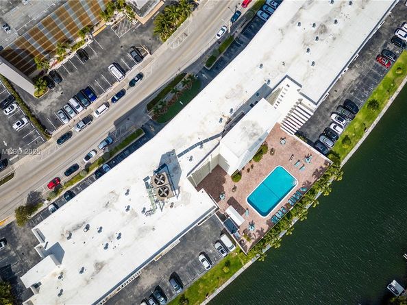 401 Golden Isles Dr 1012, Hallandale Beach FL 33009