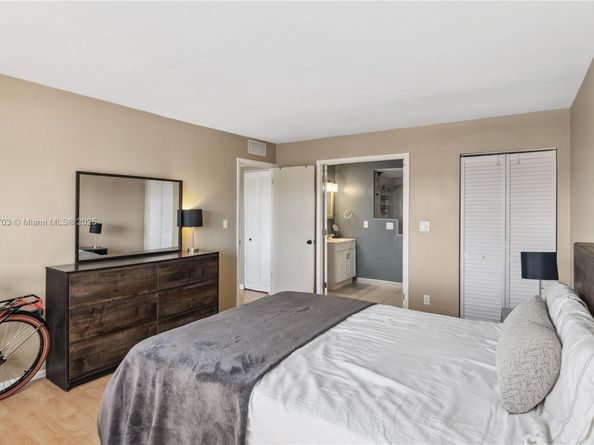 401 Golden Isles Dr 1012, Hallandale Beach FL 33009